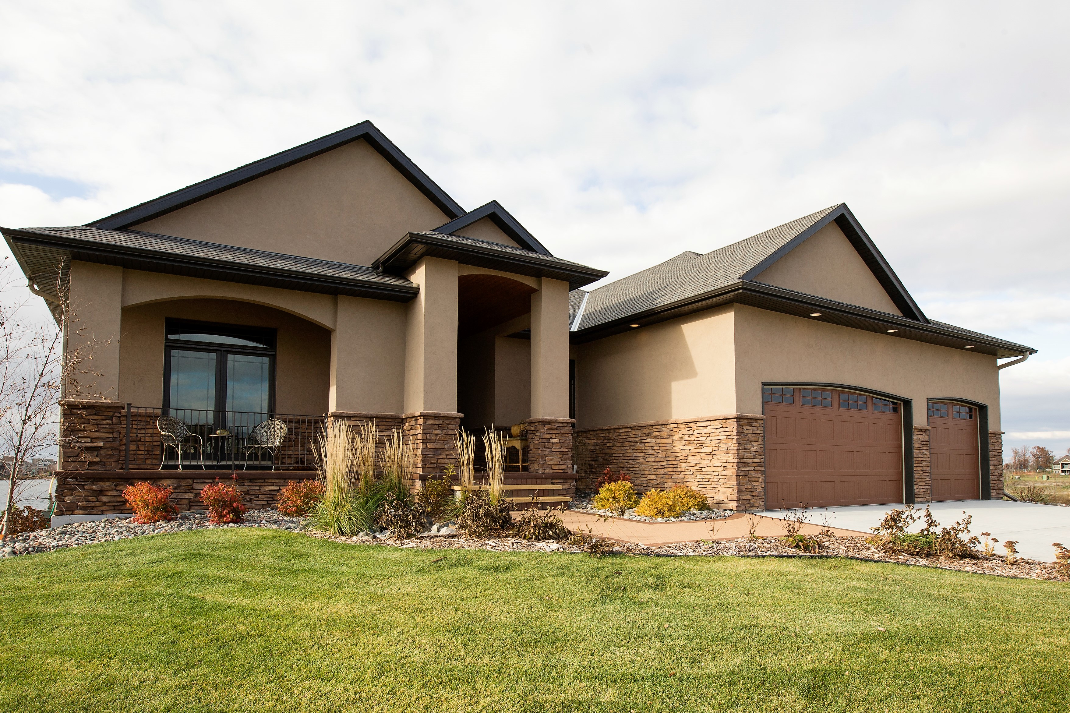 Boulder Creek Leather Brown Montana Ledge Exterior