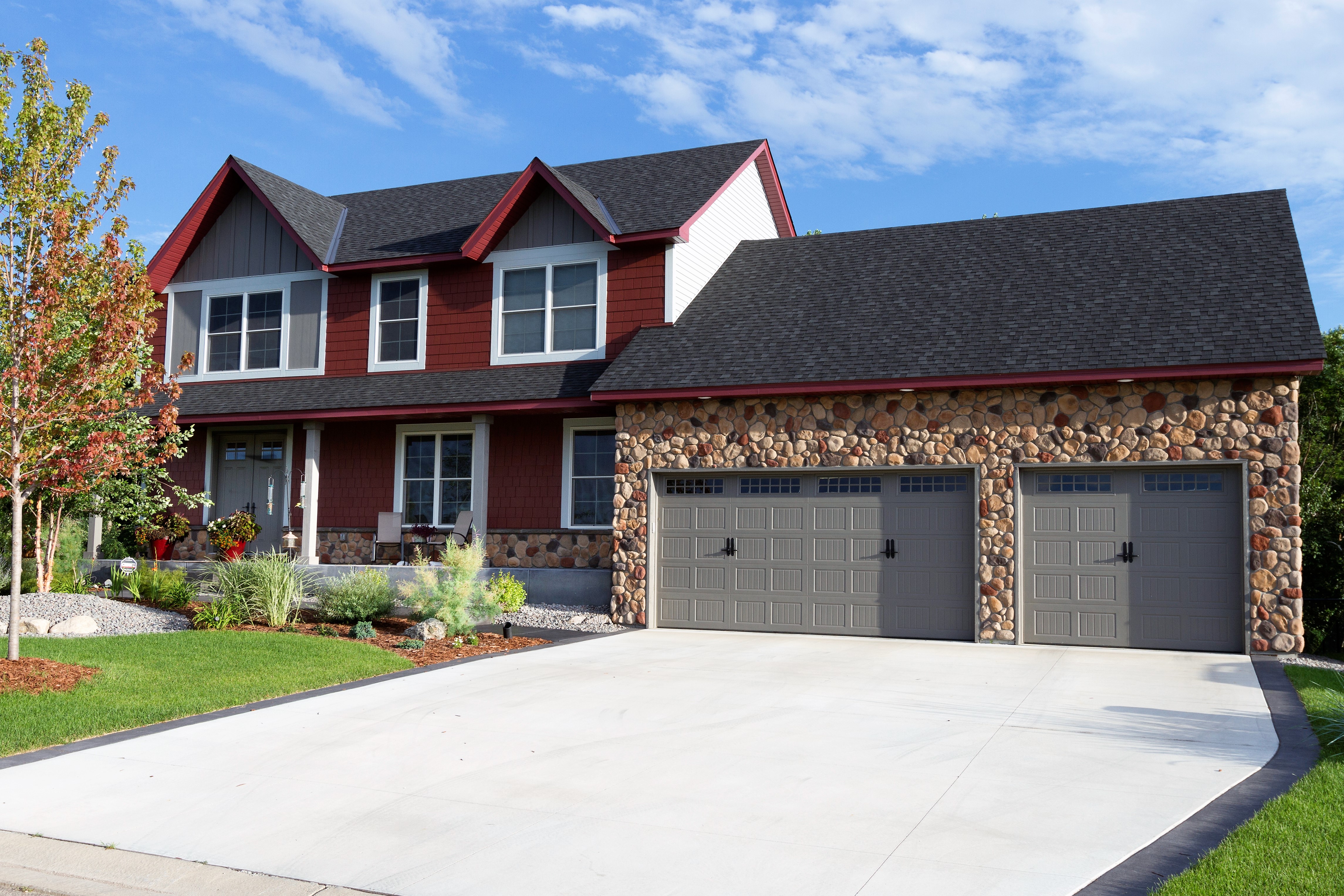 Boulder Creek Minesota Blend River Rock Exterior