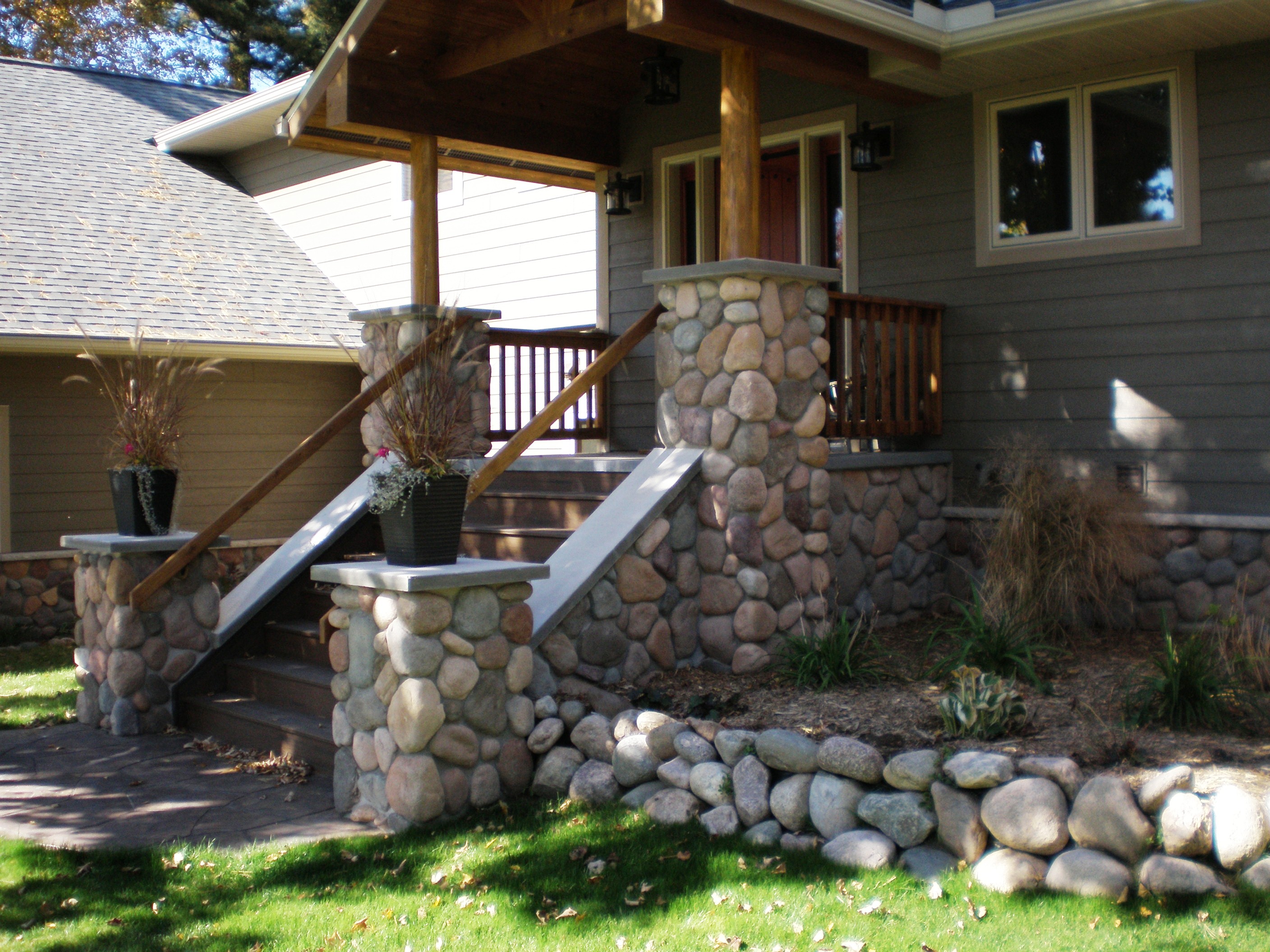 Cultured E Blend & Lakeshore Mix Exterior