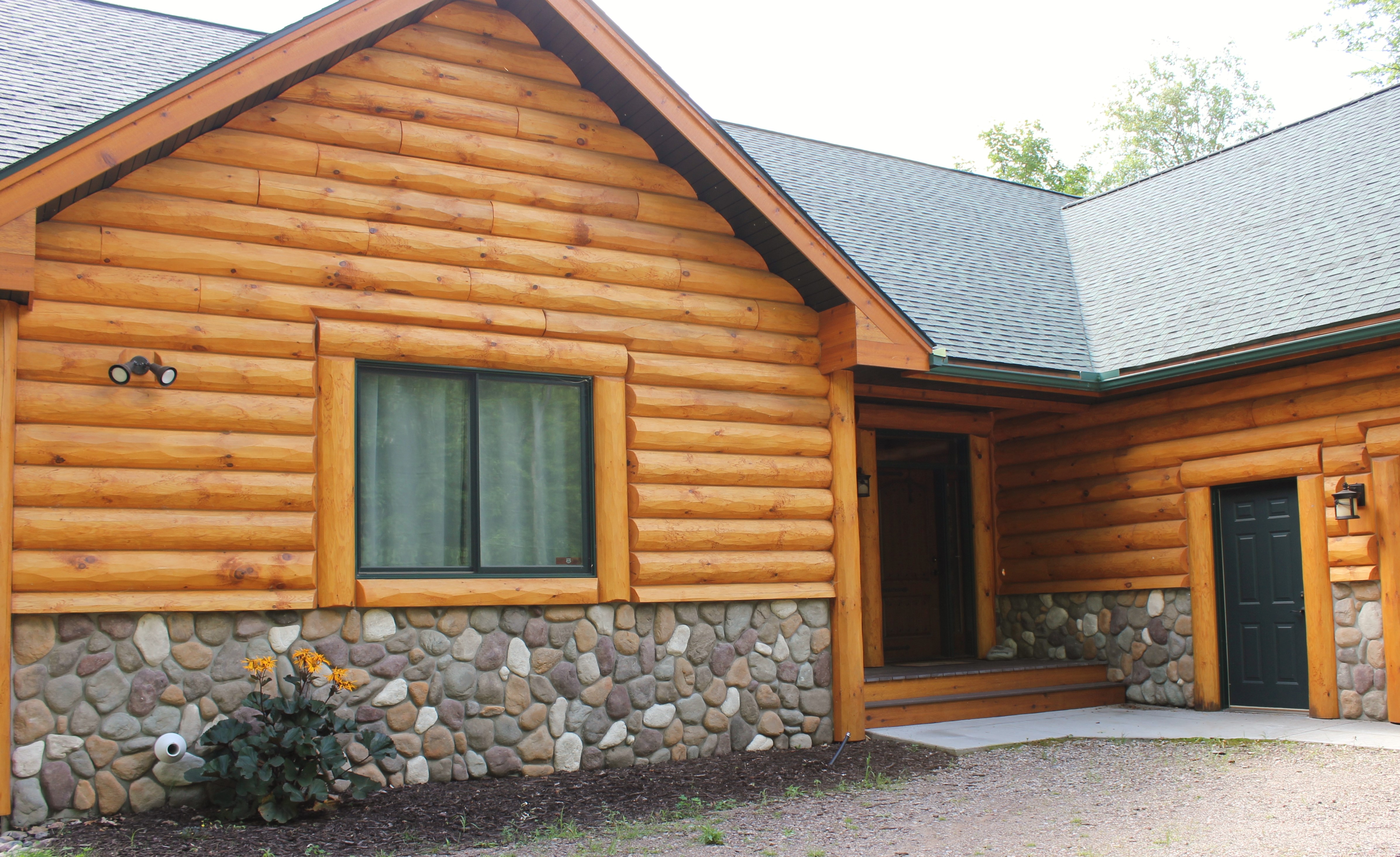 Cultured Lakeshore River Rock Exterior