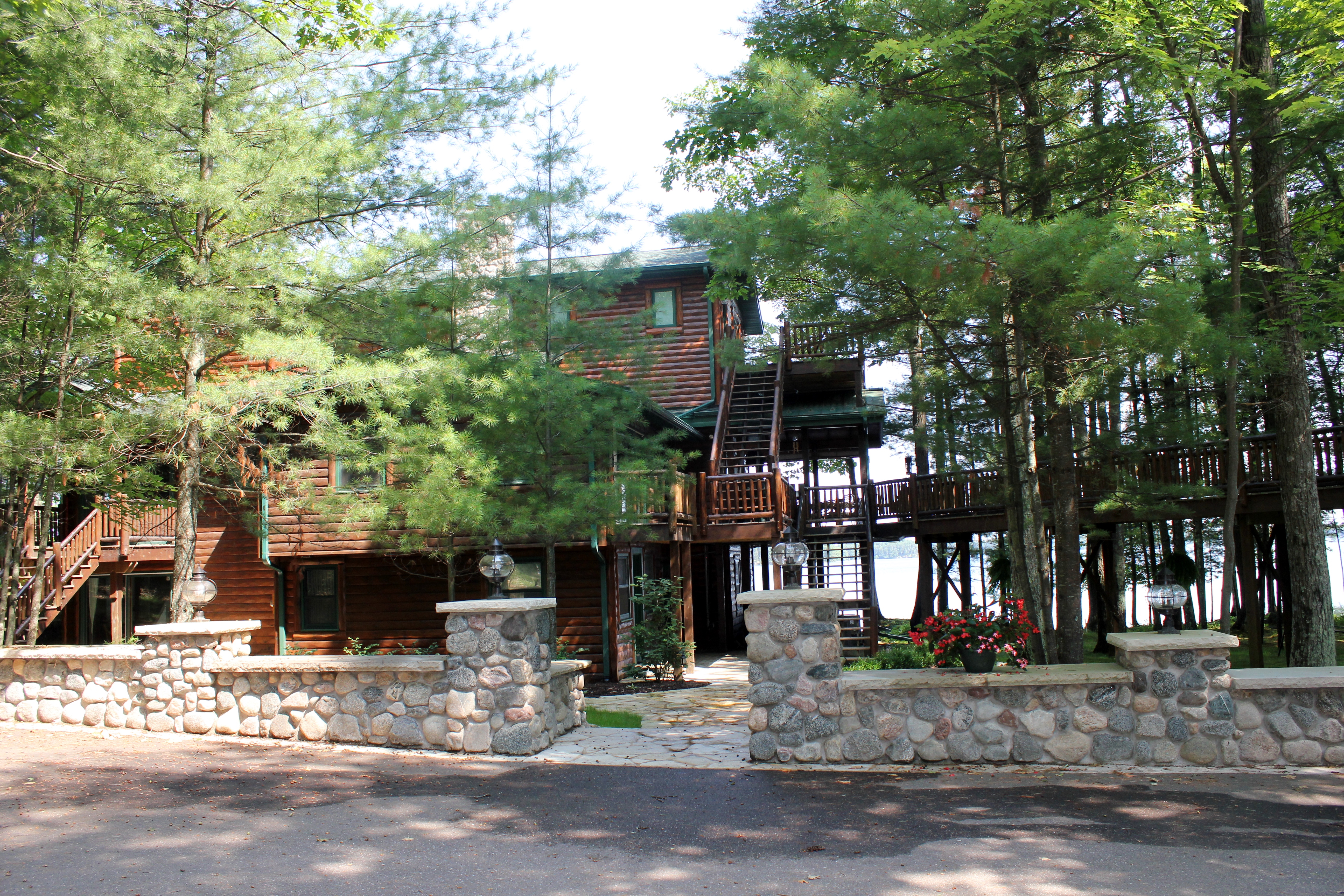 Exterior Natural Stone Caps & Counters