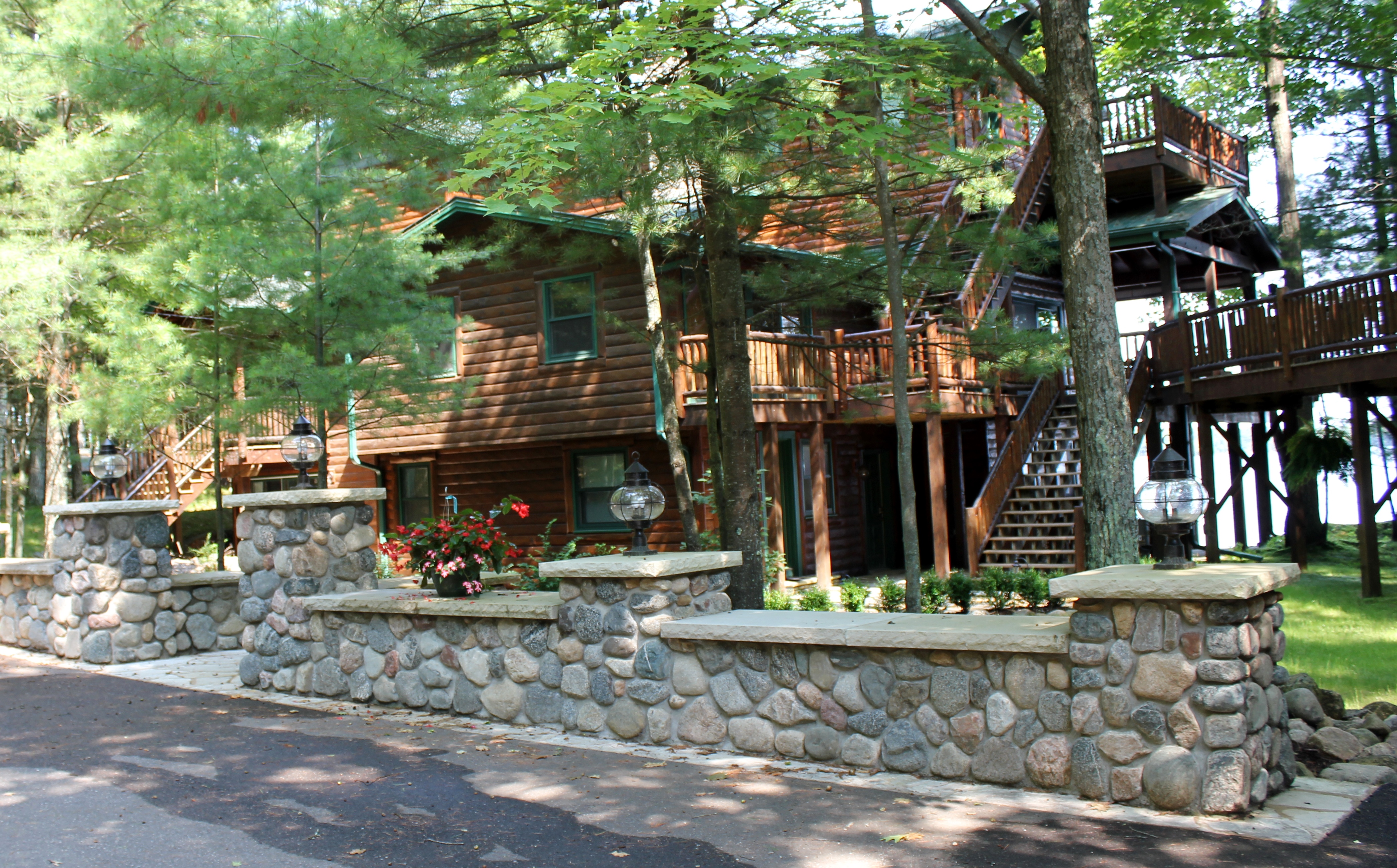 Exterior Natural Stone Caps & Counters