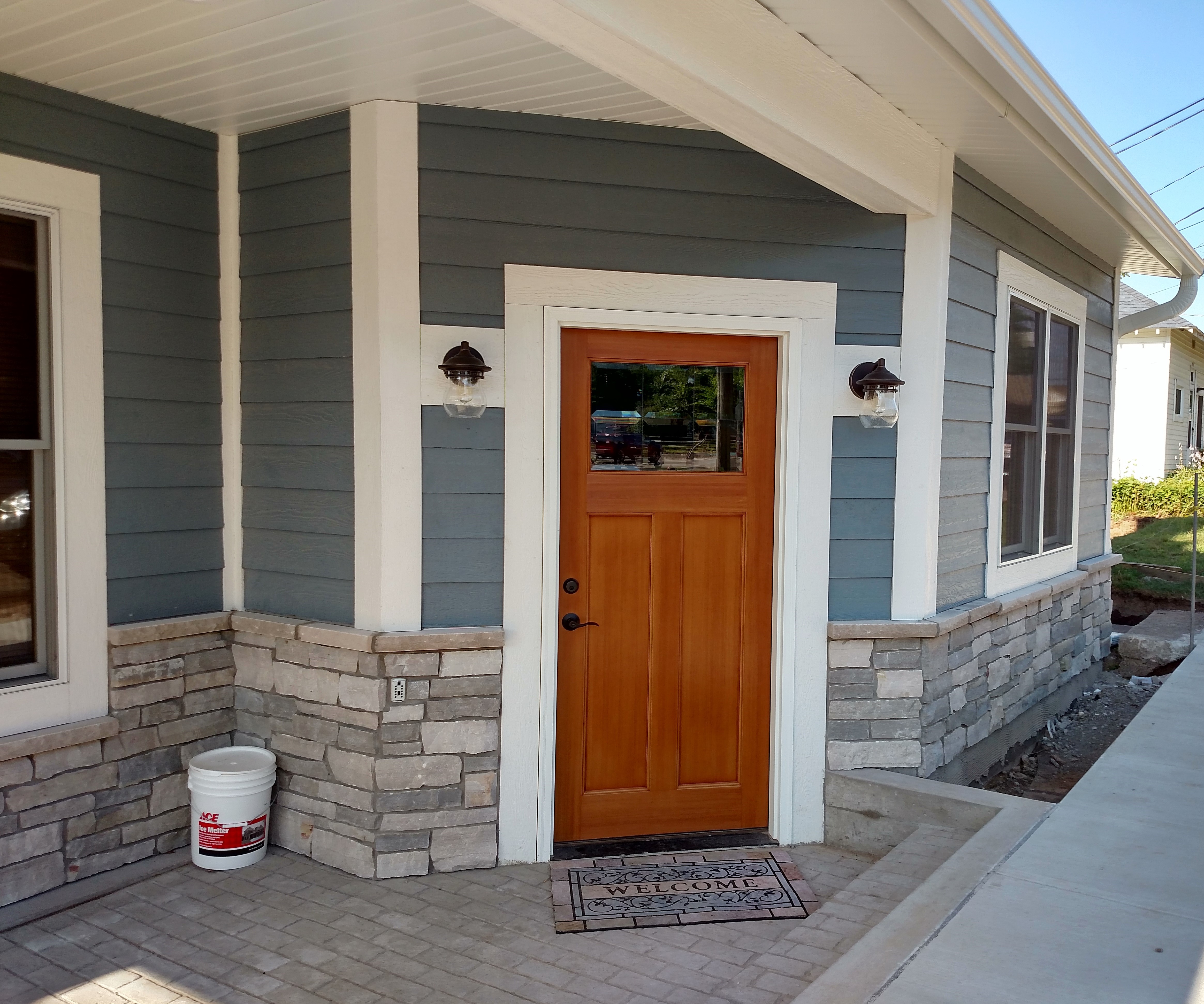 Halquist Regal Blend Exterior