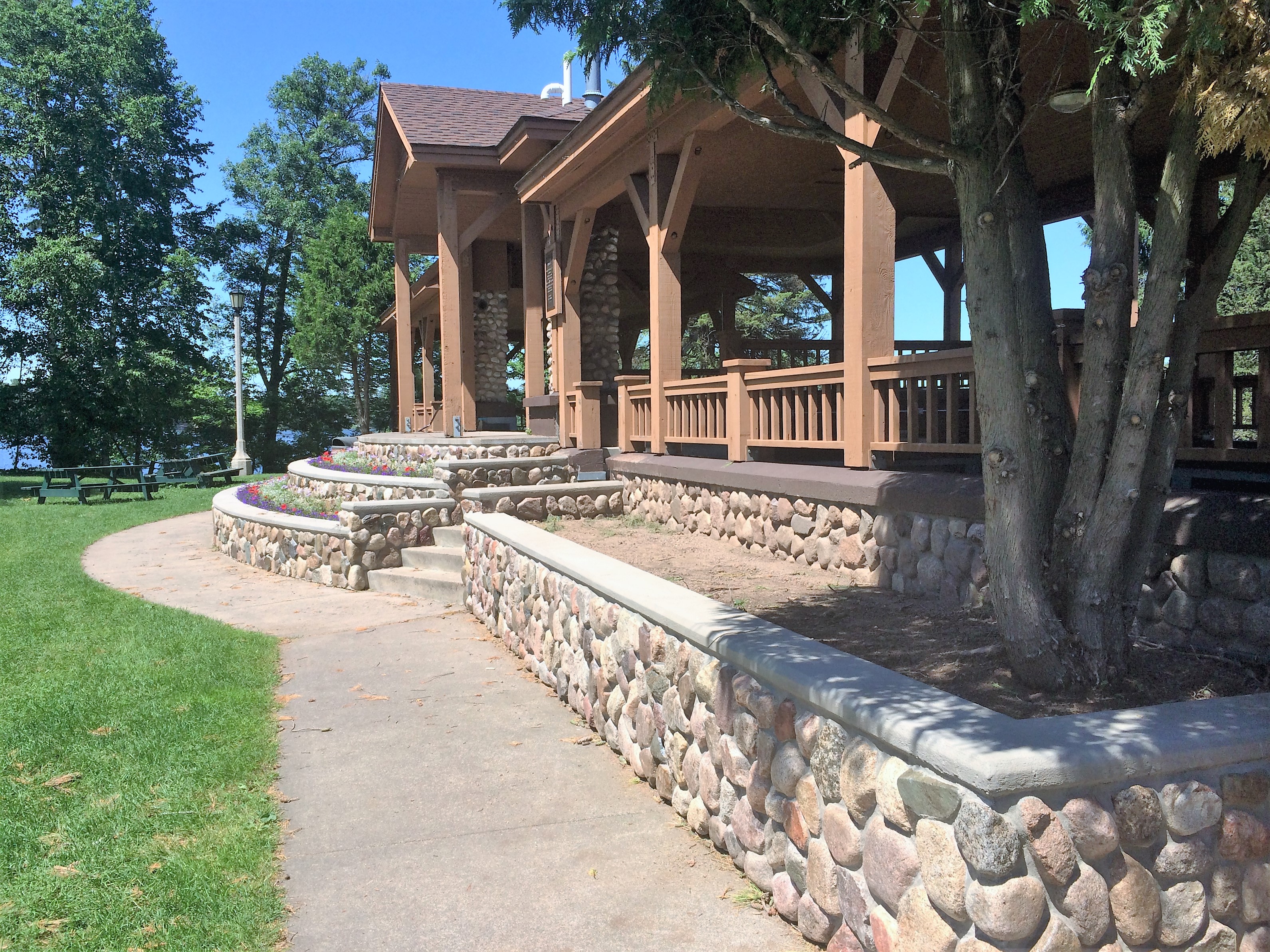 Wisco Weathered & Full Color 60-40 Cobbles Exterior
