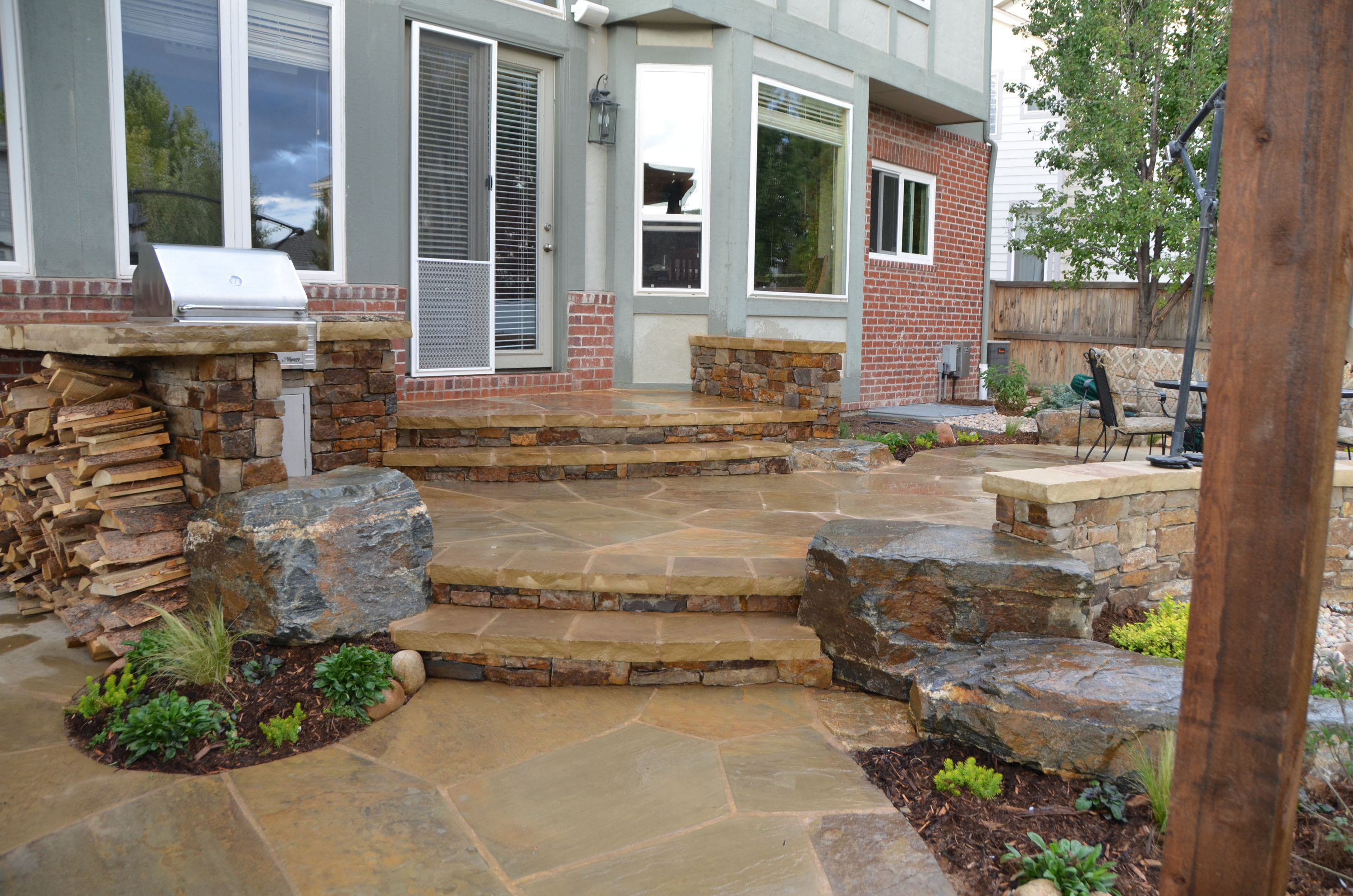 quality stone hazelnut flagstone patio & caps